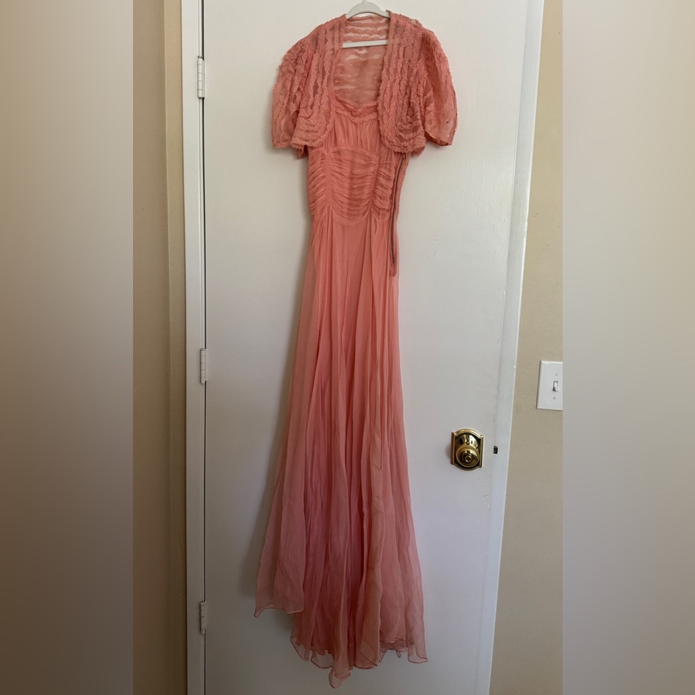 1940’s Vintage Elegant Coral Chiffon Floor-Length Evening Dress